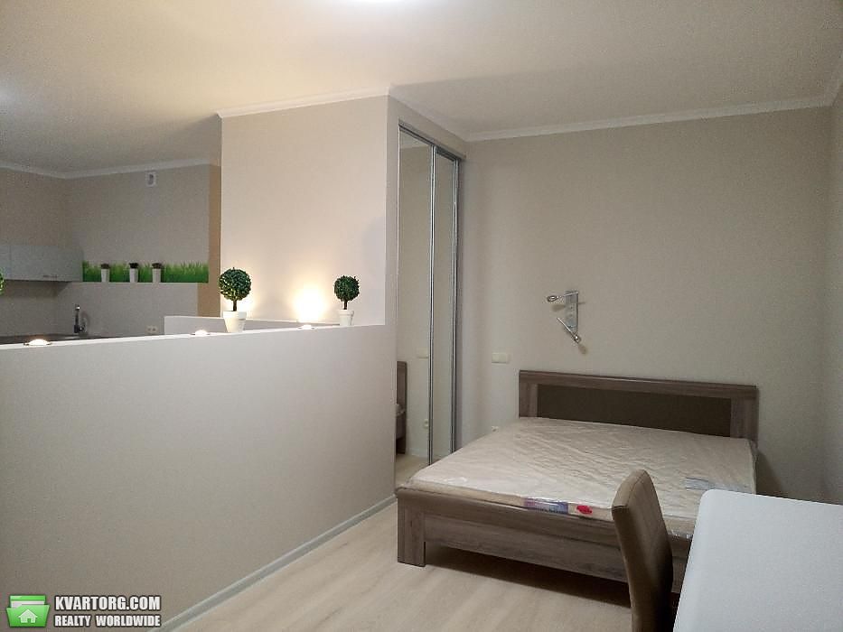 Rent out 2-room apartment. Киев,  Чавдар — photo 7