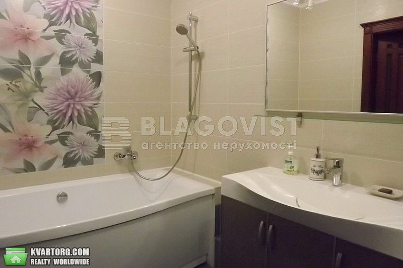 Rent out 2-room apartment. Киев,  Чавдар — photo 4