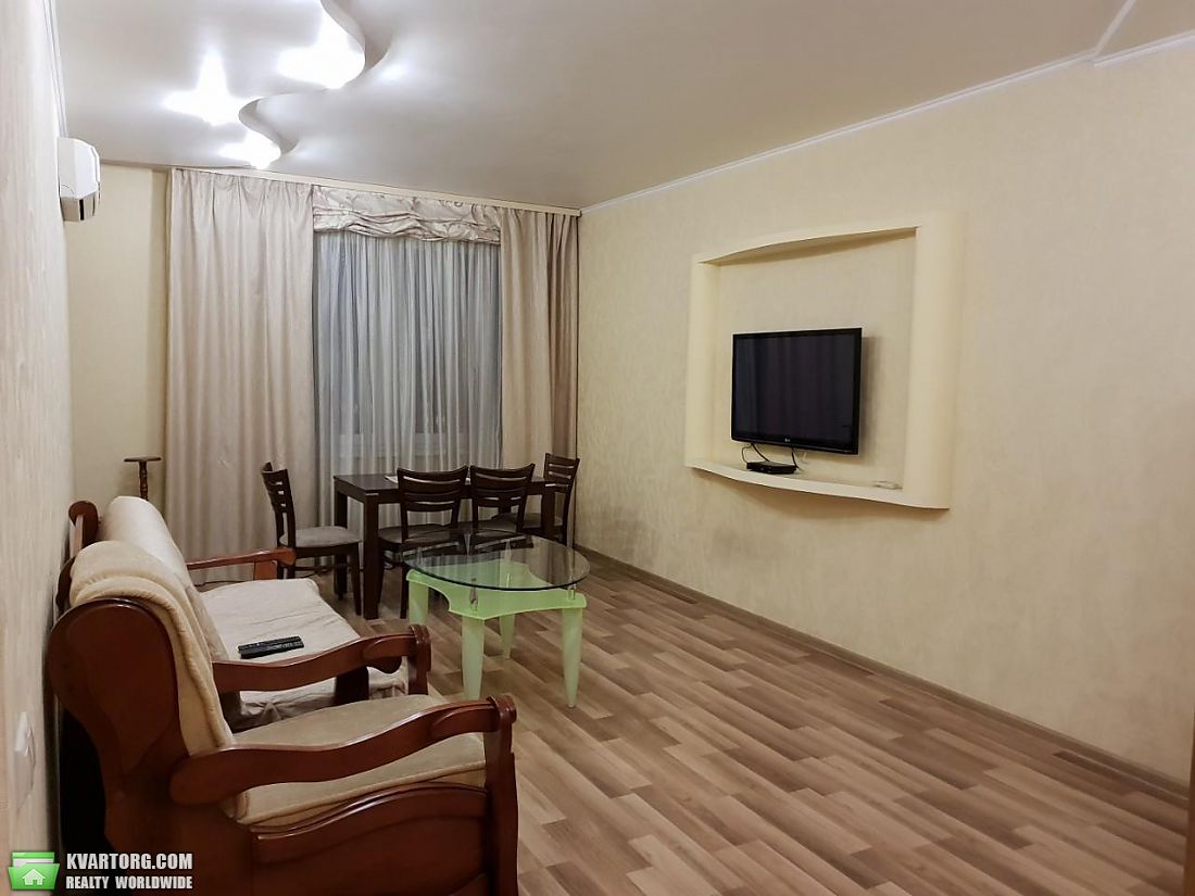 Rent out 3-room apartment. Киев,  Голосеевский пр — photo 1