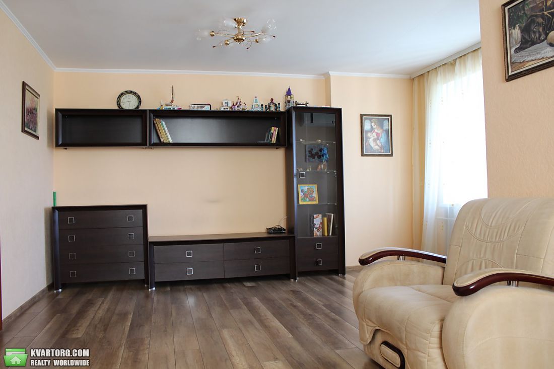 Rent out 2-room apartment. Киев,  Олевская — photo 7