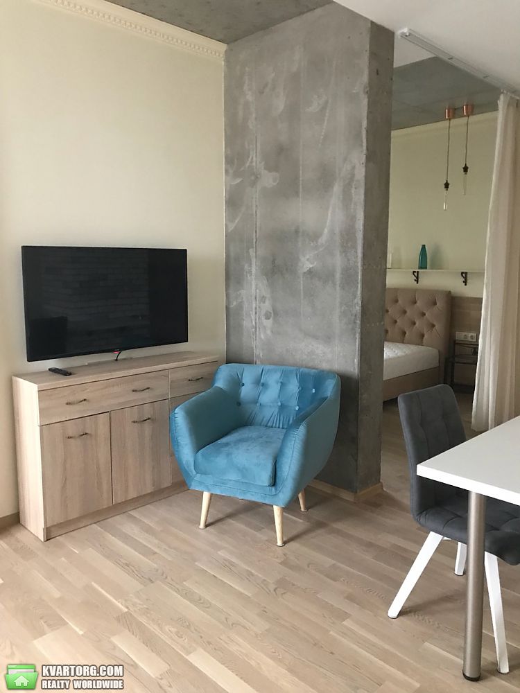 Rent out 2-room apartment. Киев,  Саксаганского — photo 3