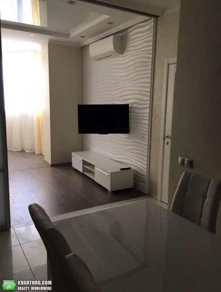 Rent out 2-room apartment. Киев,  Глубочицкая — photo 4