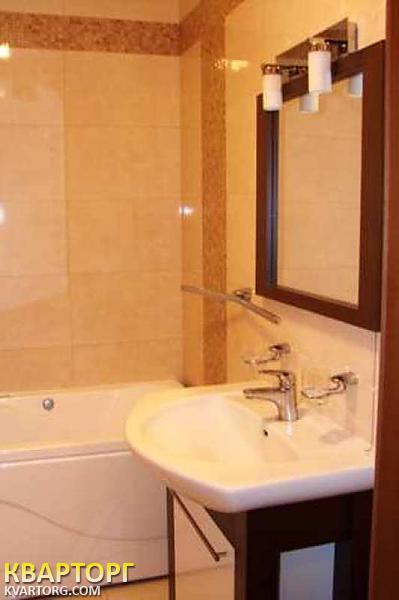 Rent out 2-room apartment. Киев,  Курская — photo 1