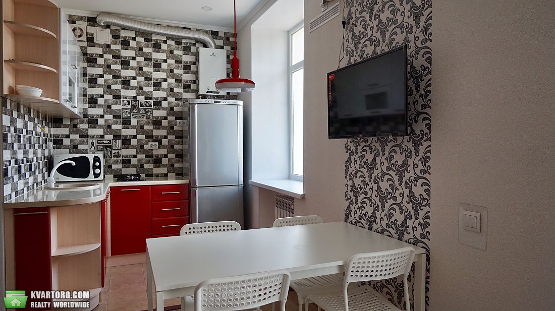 Rent out 2-room apartment. Чернигов, Проспект Победы — photo 3