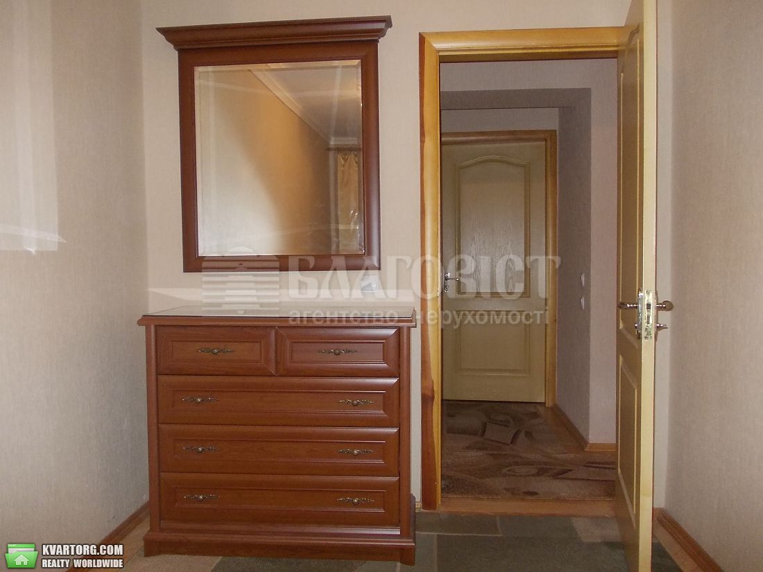 Rent out 3-room apartment. Киев,  Первомайского — photo 3