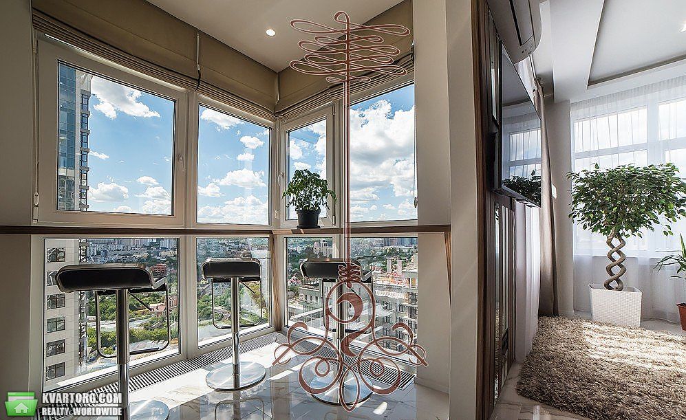 Sell 4-room apartment. Киев,  Драгомирова — photo 4