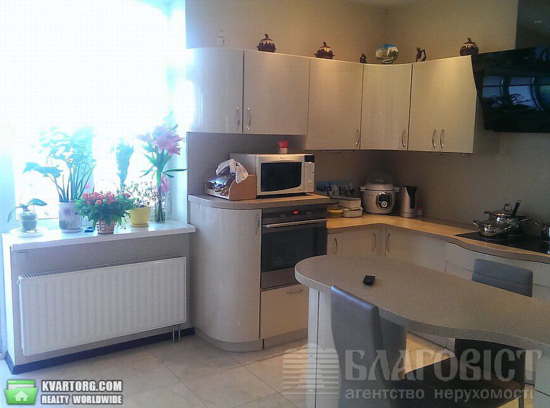 Sell 3-room apartment. Киев,  Соломенская — photo 1