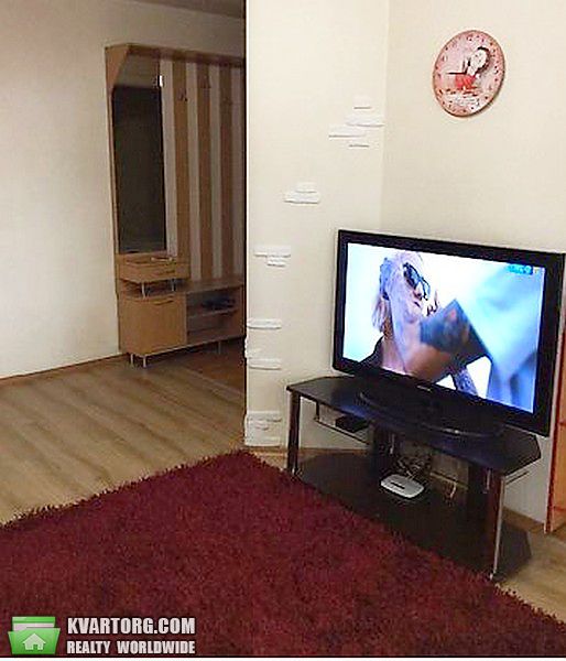 Rent out 2-room apartment. Киев,  Жилянская — photo 1