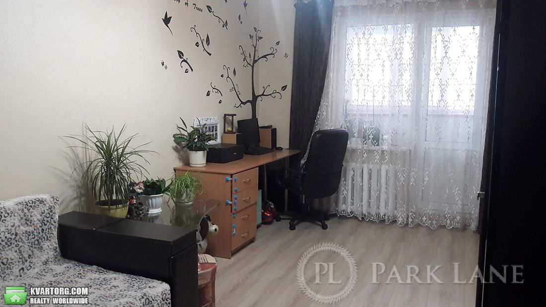 Rent out 2-room apartment. Киев,  Урловская — photo 1