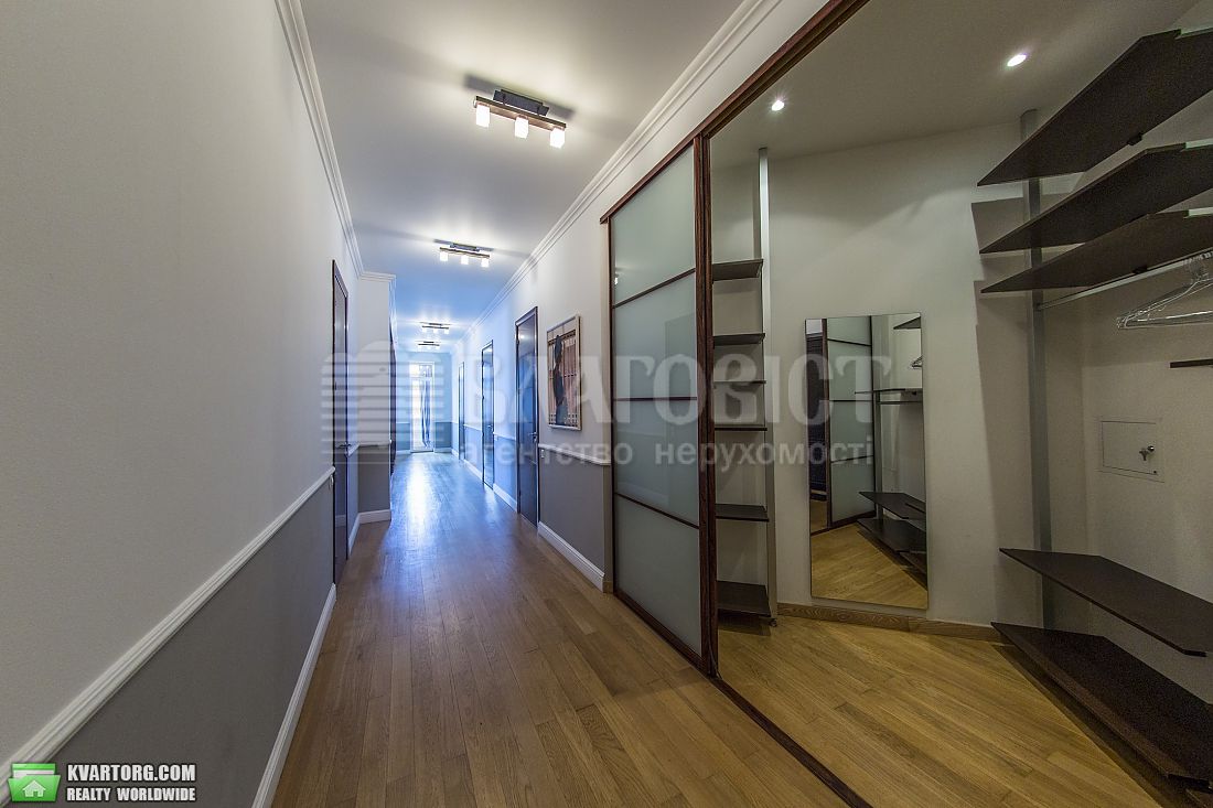 Rent out 4-room apartment. Киев,  Антонова — photo 10