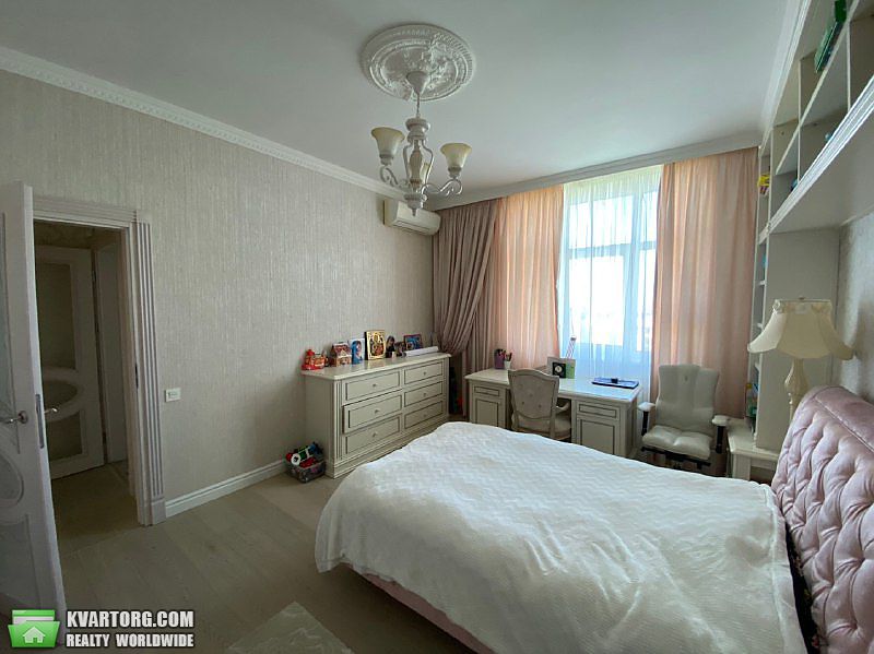 Rent out 4-room apartment. Киев,  Соломенская — photo 5