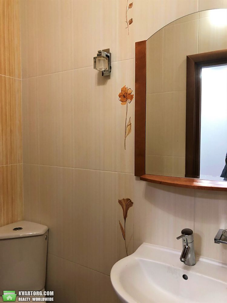 Rent out 3-room apartment. Киев,  Почайнинская — photo 3
