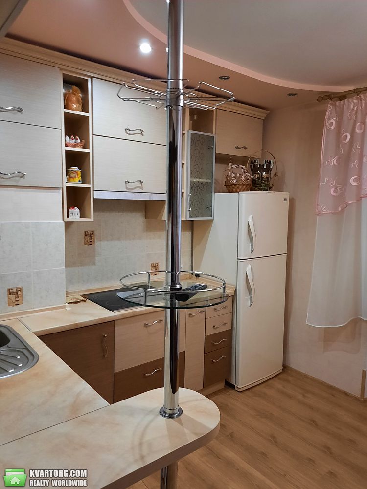 Rent out 2-room apartment. Киев, Олевская — photo 6