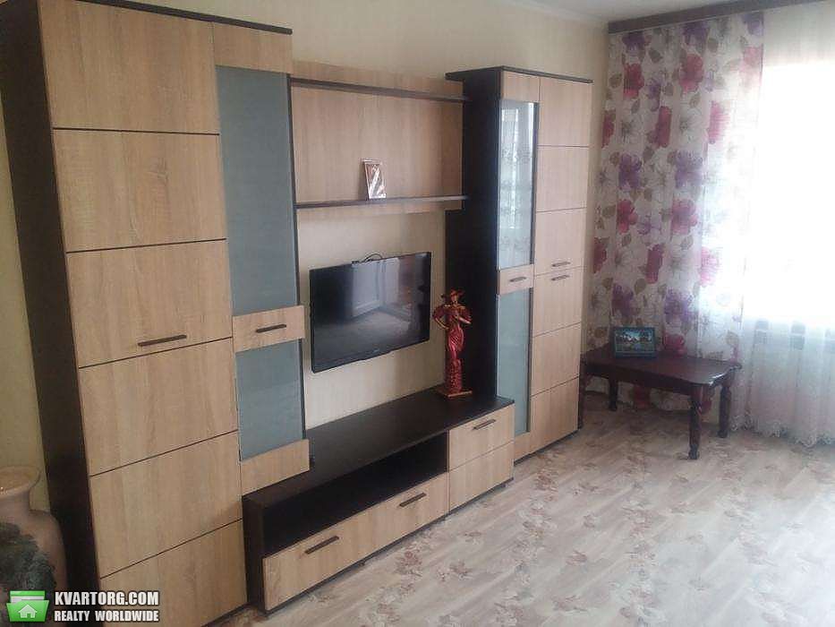 Rent out 1-room apartment. Киев,  Прилужная — photo 1