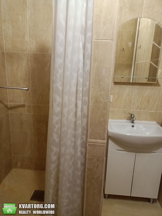 Rent out 3-room apartment. Киев,  Шелковичная — photo 10
