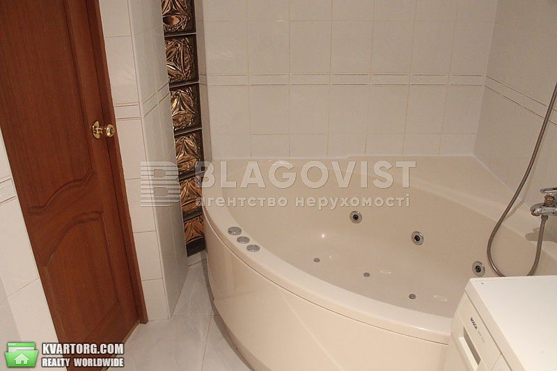 Rent out 3-room apartment. Киев,  Герцена — photo 8