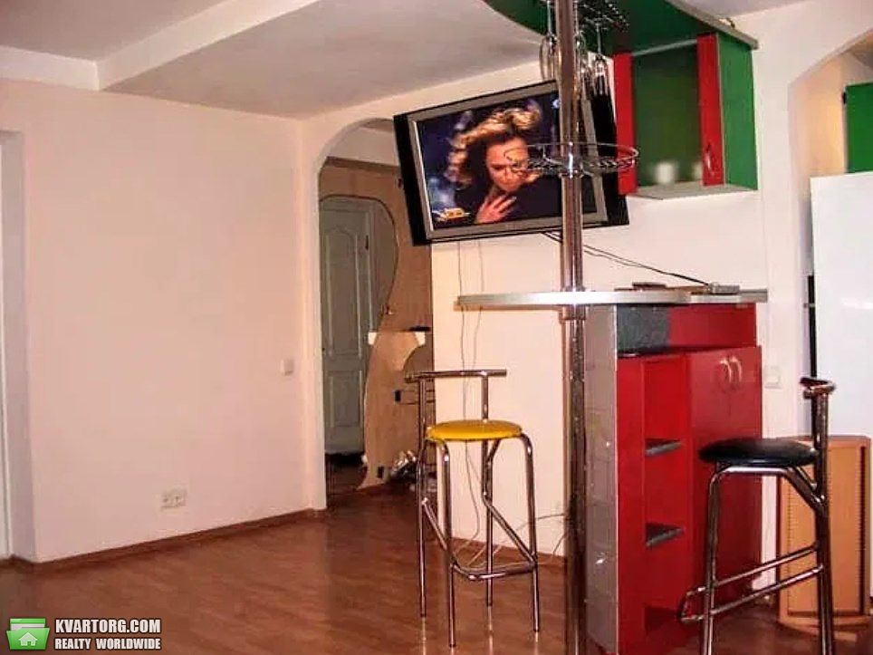 Rent out 2-room apartment. Киев,  Жилянская — photo 5