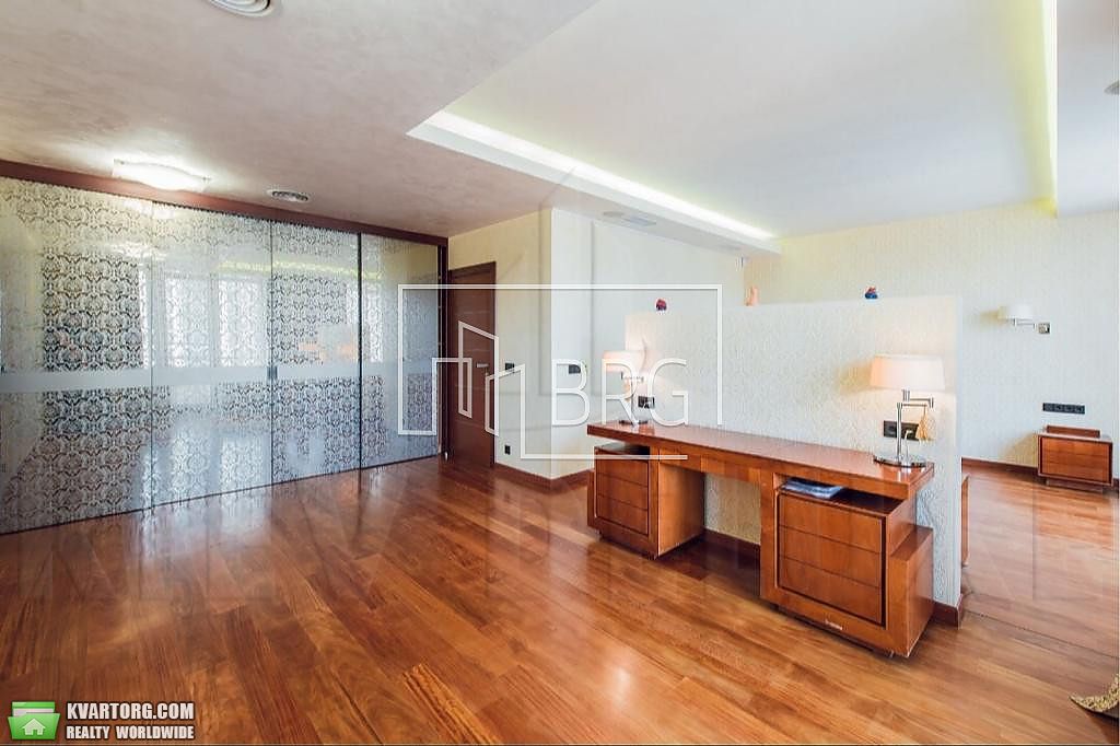 Sell multi-room apartment. Киев,  Жилянская — photo 1