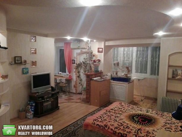 Rent out 1-room apartment. Киев,  Феодосийская — photo 1
