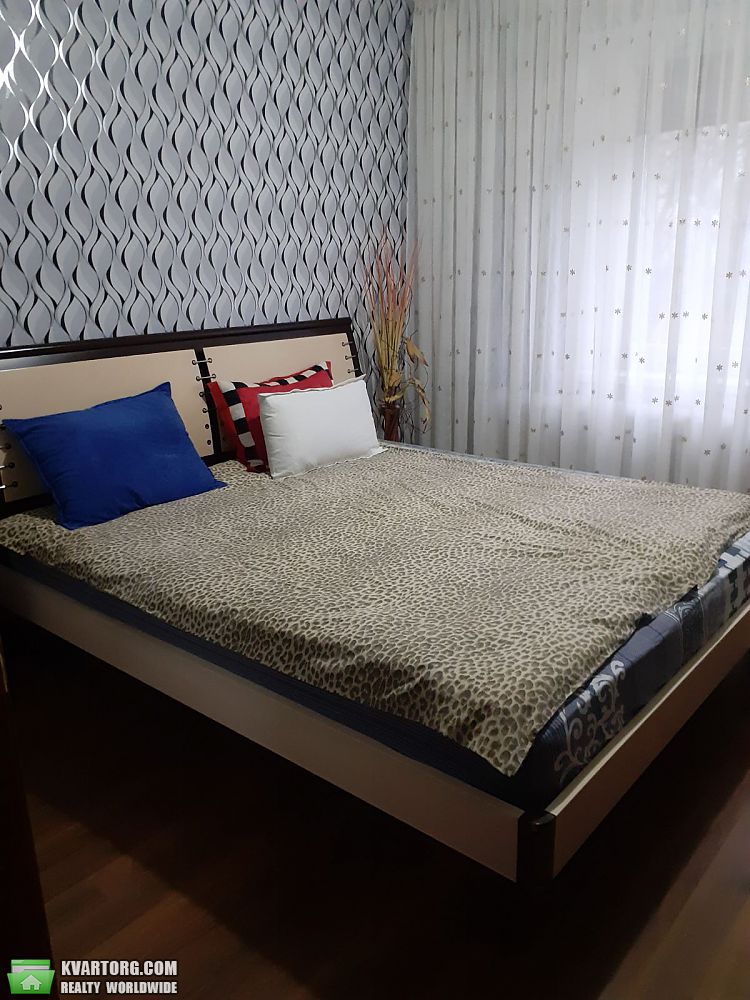 Rent out 2-room apartment. Киев,  Миропольская — photo 1