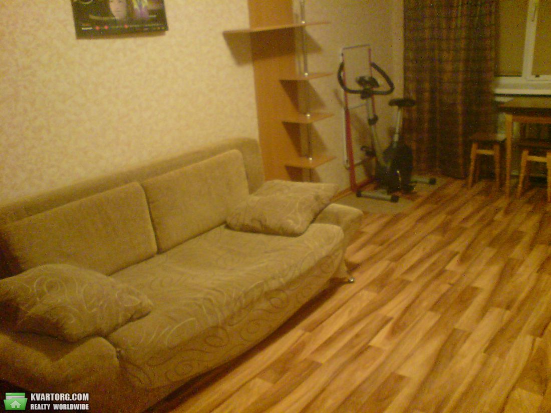 Rent out 1-room apartment. Киев,  Дегтяревская — photo 1