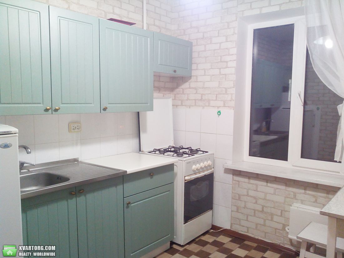 Rent out 1-room apartment. Киев,  Ватутина пр — photo 1
