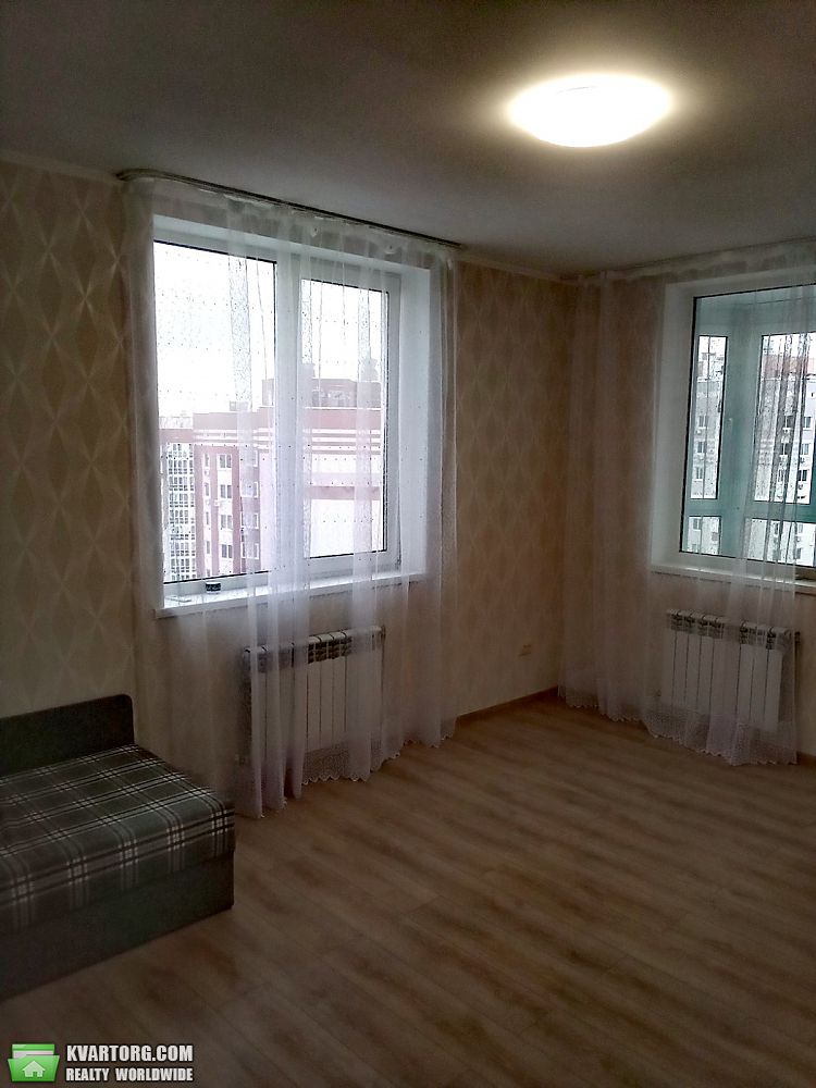 Rent out 2-room apartment. Киев,  Чавдар — photo 5