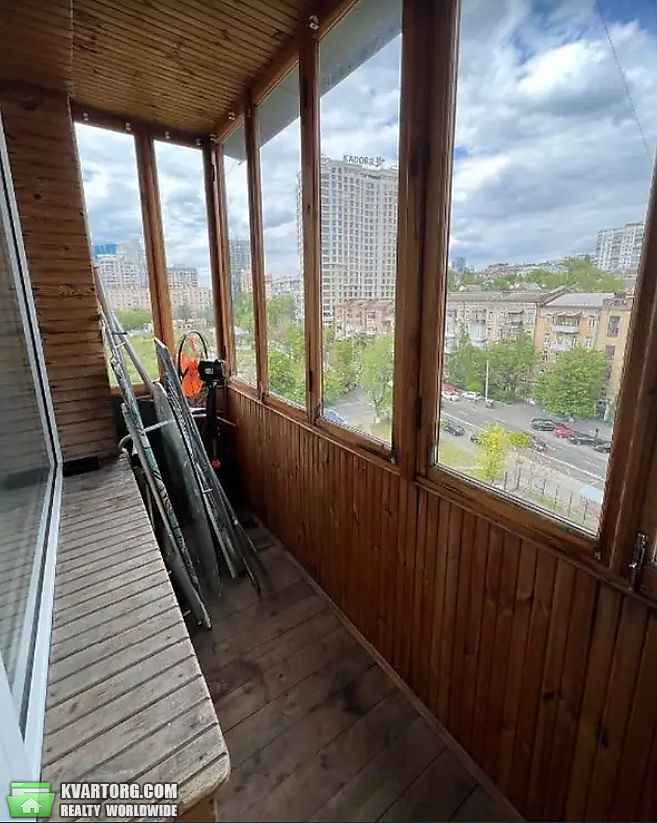Rent out 2-room apartment. Киев,  Жилянская — photo 4