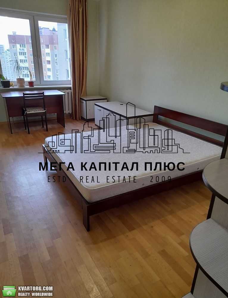 Rent out 3-room apartment. Киев,  Урлівська — photo 2