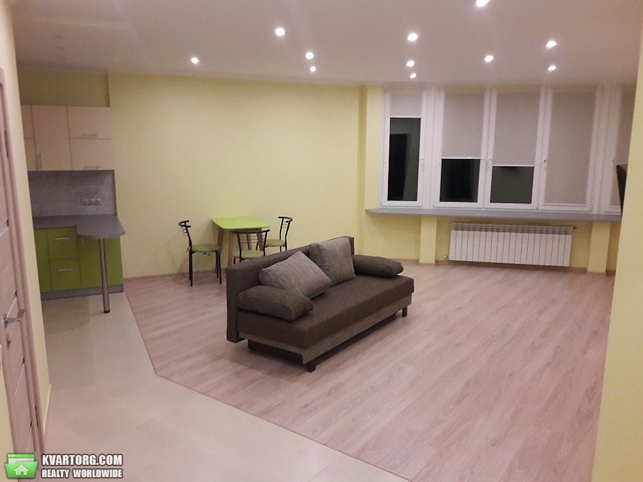 Rent out 2-room apartment. Киев,  Светлая — photo 2