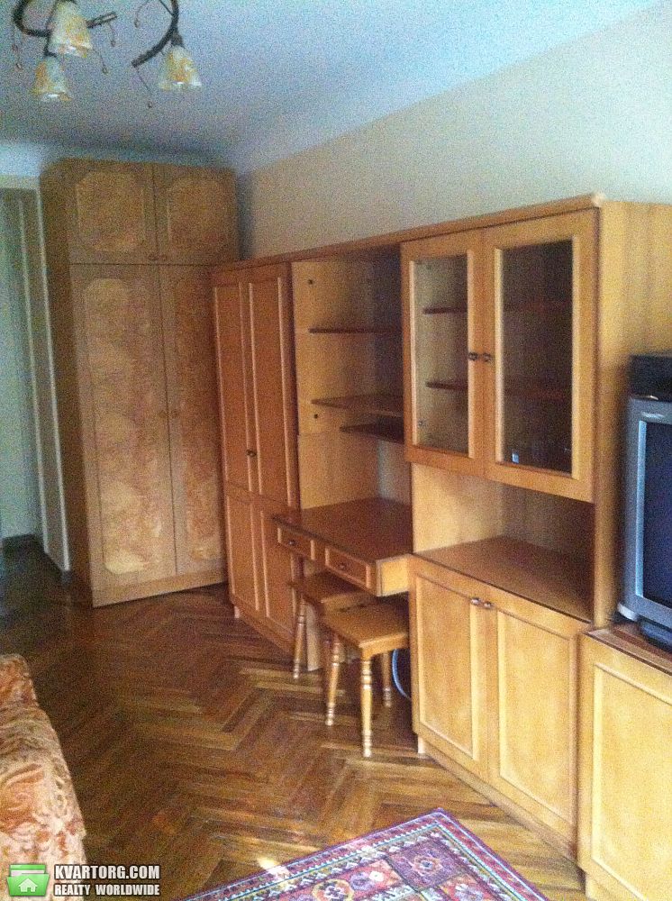 Rent out 2-room apartment. Киев, Вышгородская ул. — photo 1