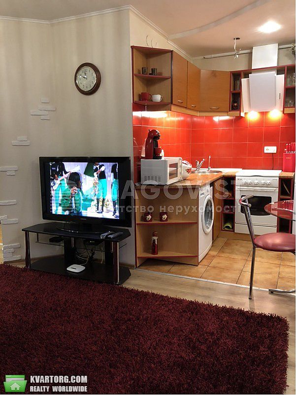 Rent out 1-room apartment. Киев,  Жилянская — photo 4