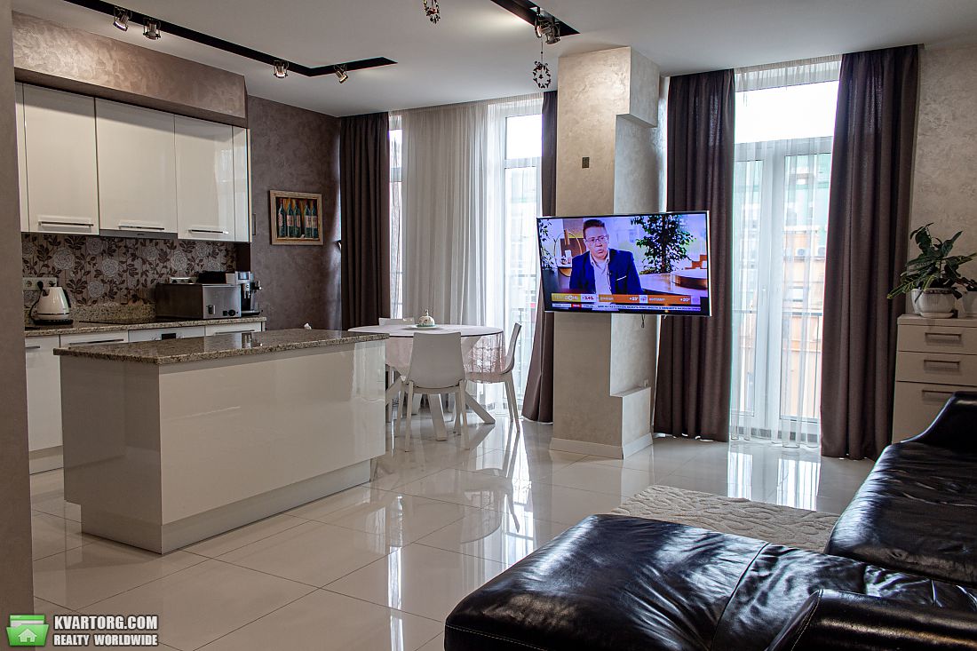 Sell 4-room apartment. Киев, регенераторная — photo 1