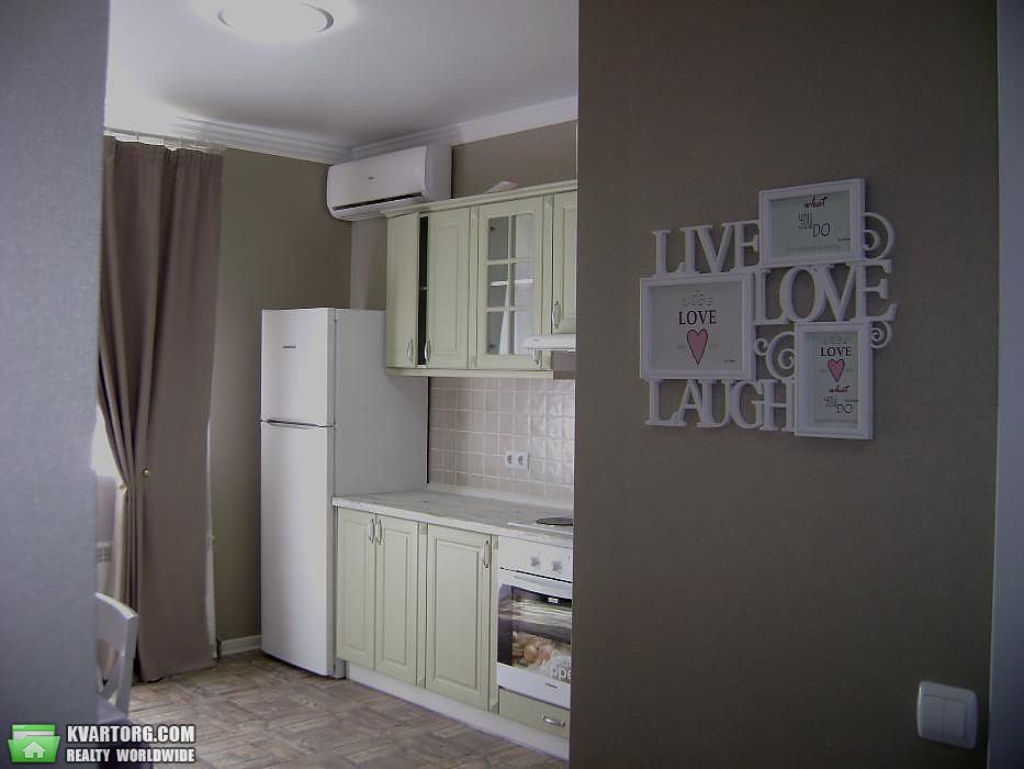 Rent out 2-room apartment. Киев,  Невская — photo 1