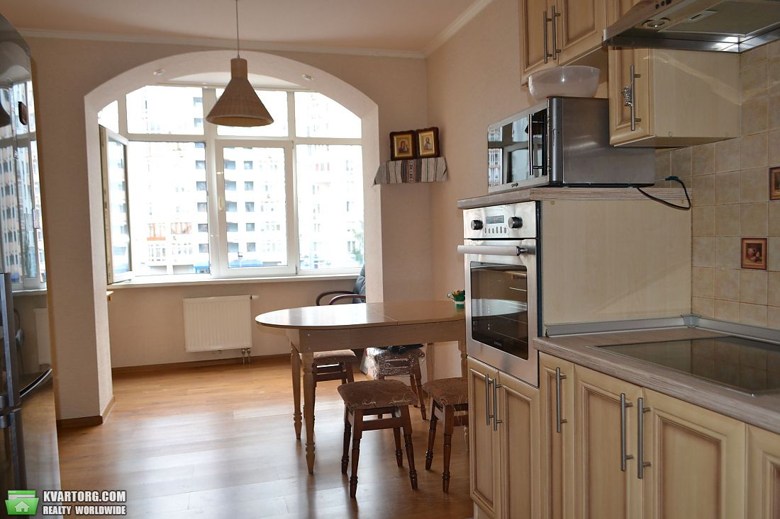 Rent out 3-room apartment. Киев,  Ломоносова — photo 2