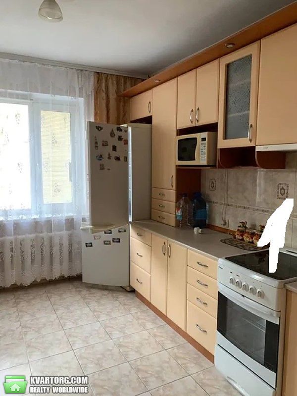 Rent out 2-room apartment. Киев,  Бажана — photo 1