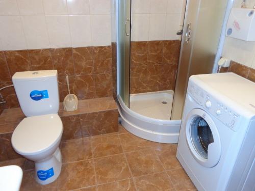 Rent out 1-room apartment. Киев, Эрнста — photo 2