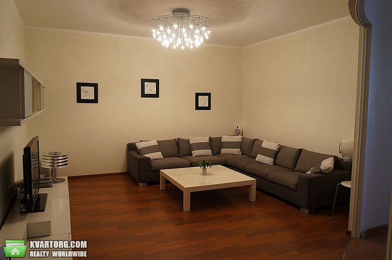 Rent out 4-room apartment. Киев,  Павловская — photo 1