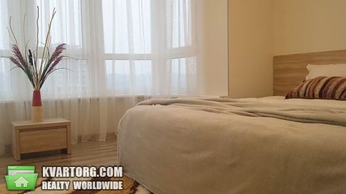Rent out 2-room apartment. Киев, Жилянская — photo 1