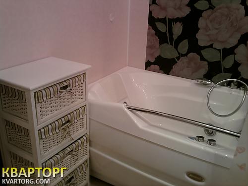 Rent out 2-room apartment. Киев, Жилянская — photo 4