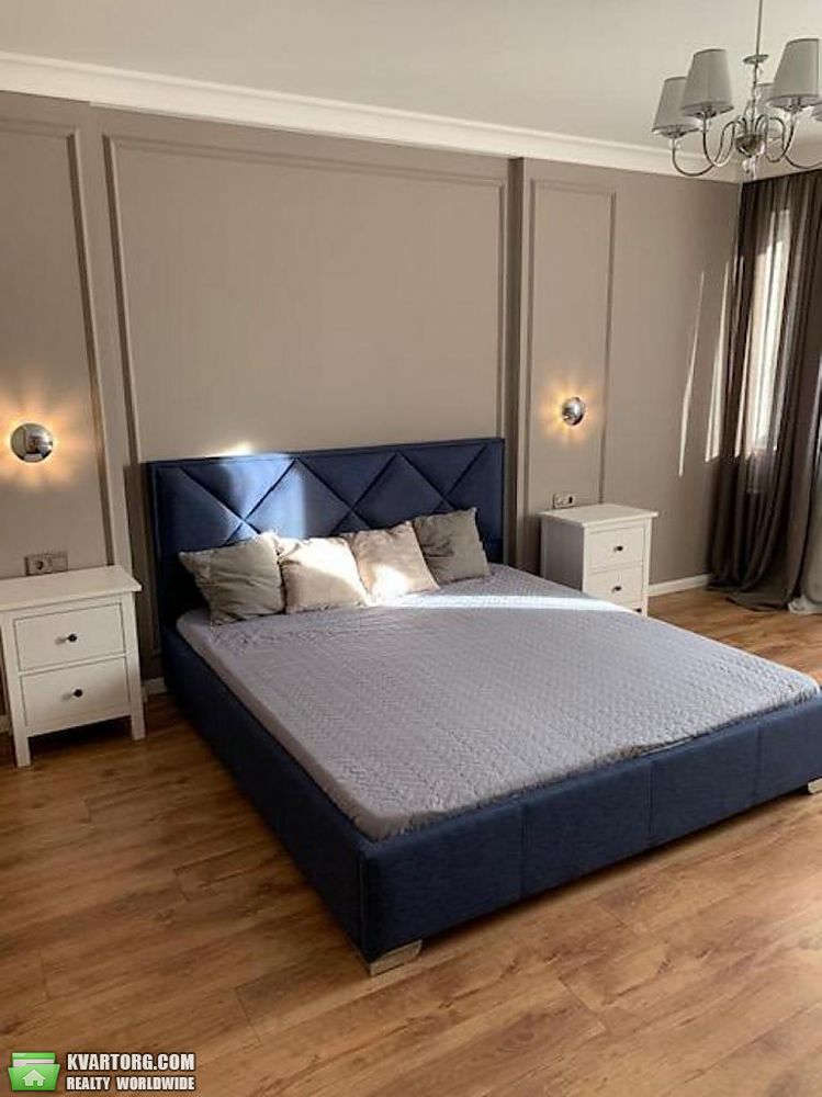 Rent out 2-room apartment. Киев,  Эрнста — photo 1
