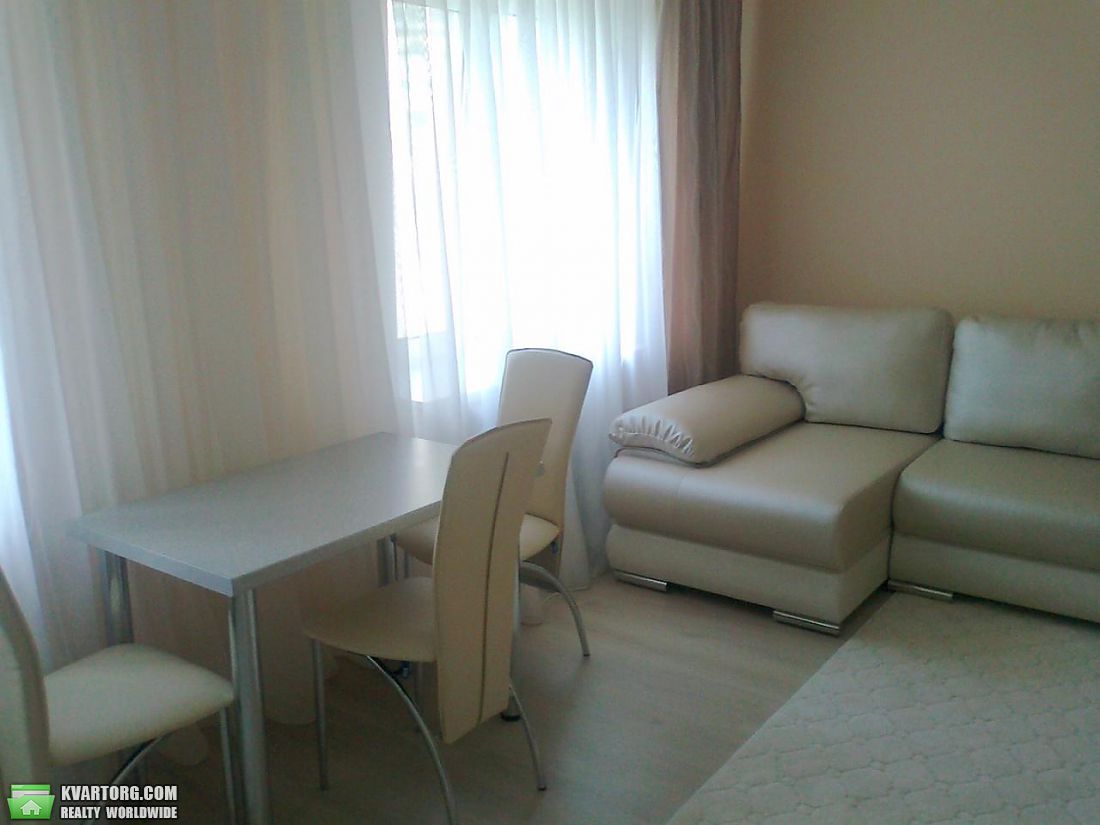 Rent out 2-room apartment. Киев,  Сечевых Стрельцов — photo 2