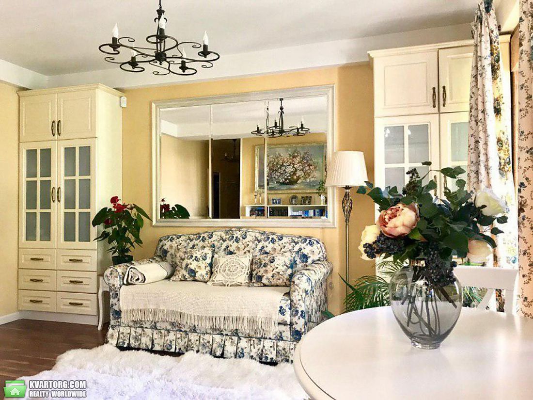 Rent out 2-room apartment. Киев,  Орлика — photo 1