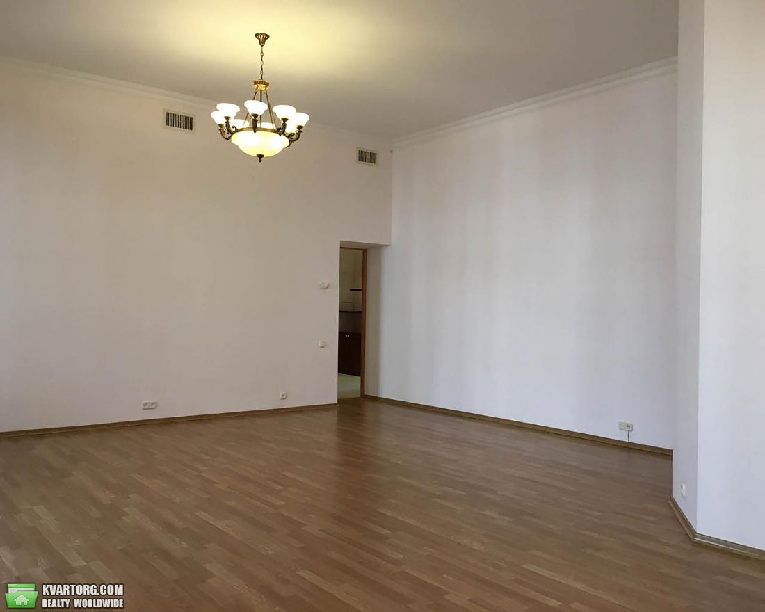 Rent out 4-room apartment. Киев,  Большая Житомирская — photo 3