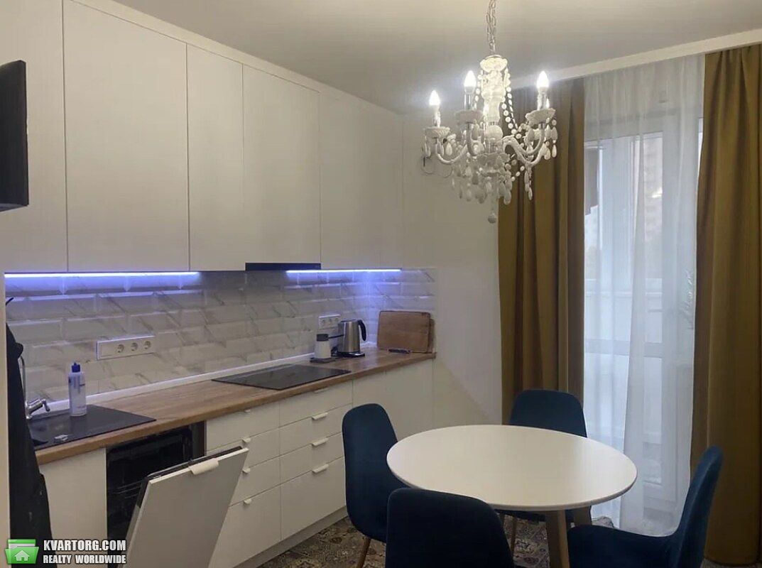 Rent out 2-room apartment. Киев,  Демиевская — photo 1