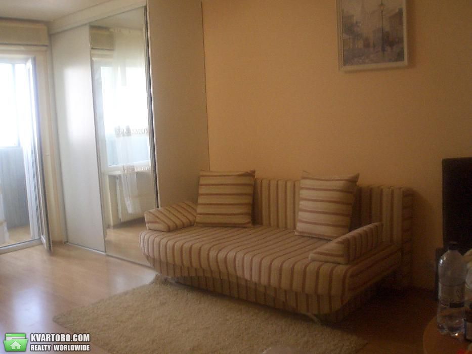 Rent out 1-room apartment. Киев,  Радужная — photo 1