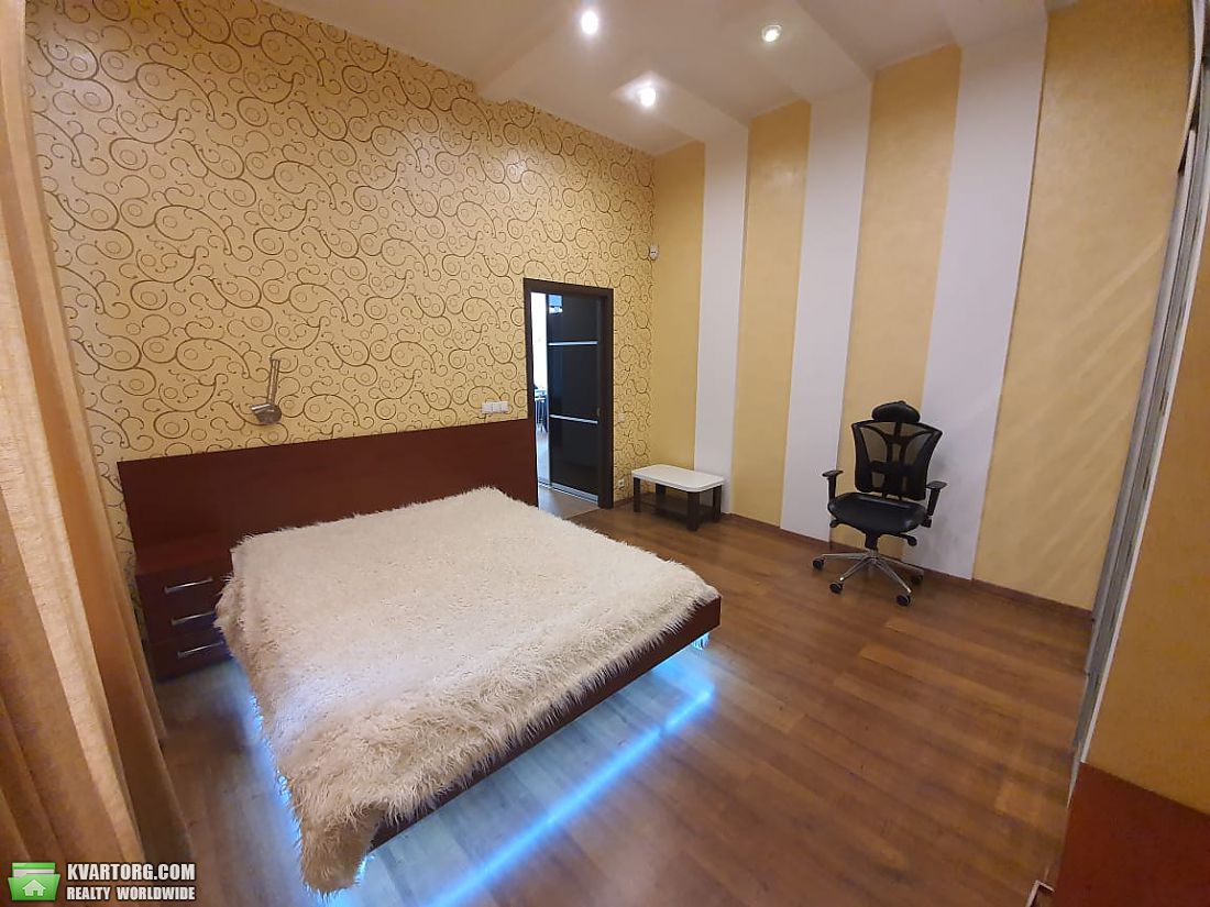 Rent out 2-room apartment. Киев,  Большая Васильковская — photo 1