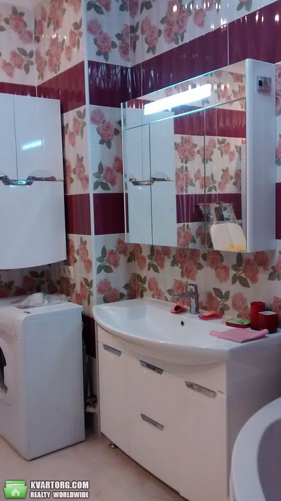 Rent out 3-room apartment. Киев,  Жилянская — photo 10