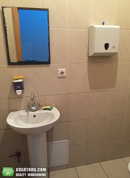 Rent out shop. Киев,  Жилянская — photo 4