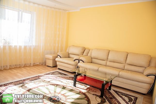 Rent out 2-room apartment. Киев,  Подгорная — photo 1